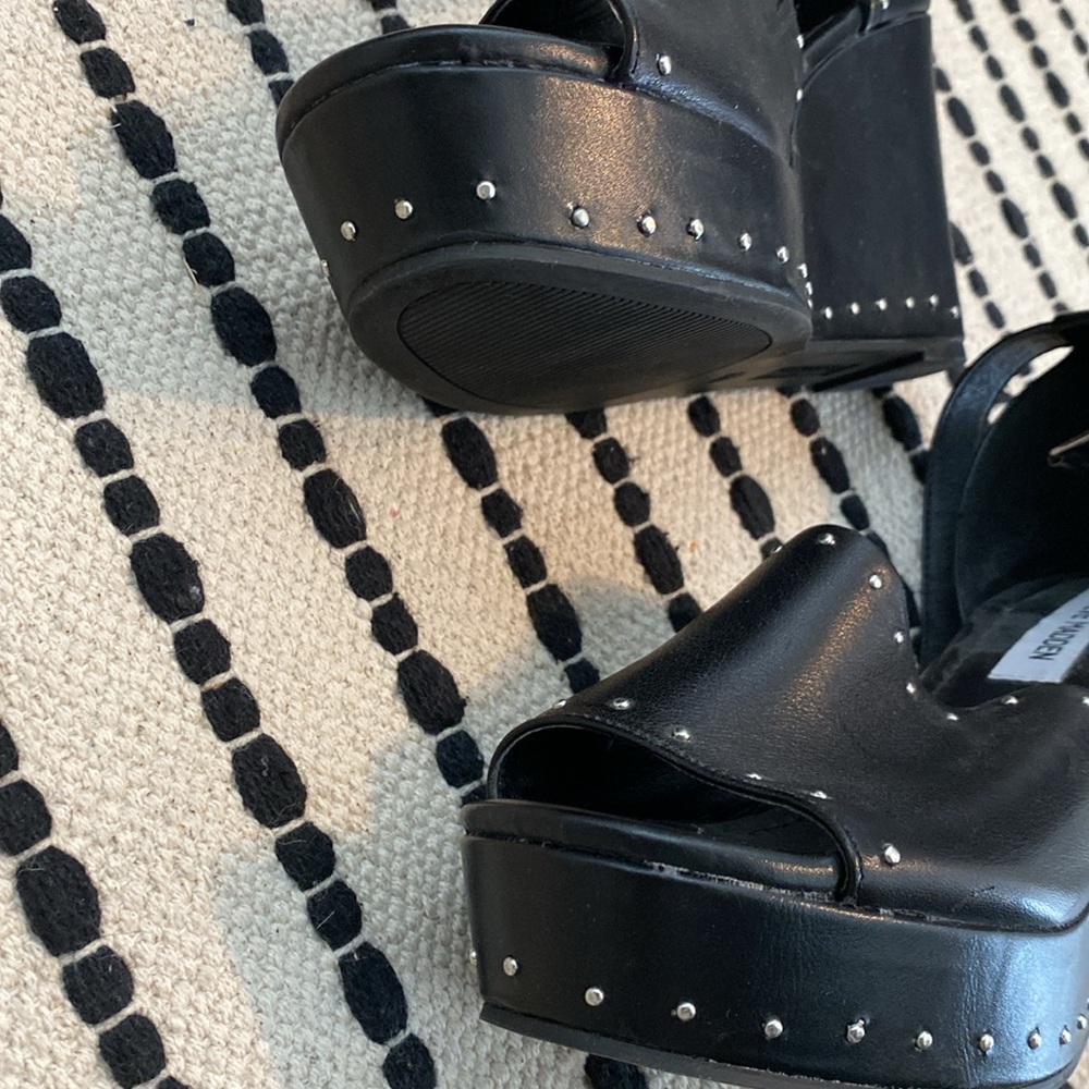 Like new Steve Madden platform wedge studded sandals -8.5 - Picture 5 of 8